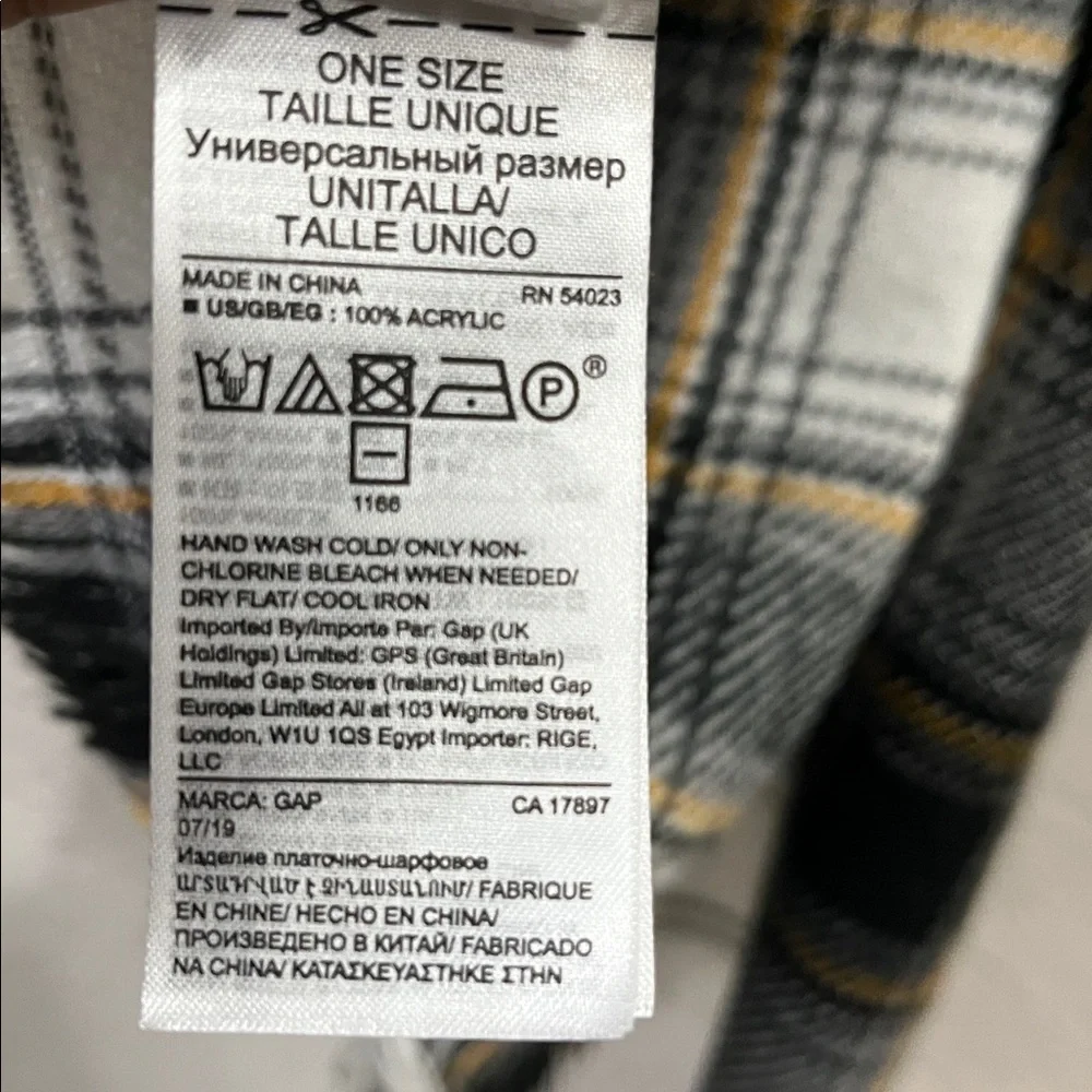 GAP Mens Black White Plaid Cozy Comfy Scarf  One Size Fringe Hem Outdoors